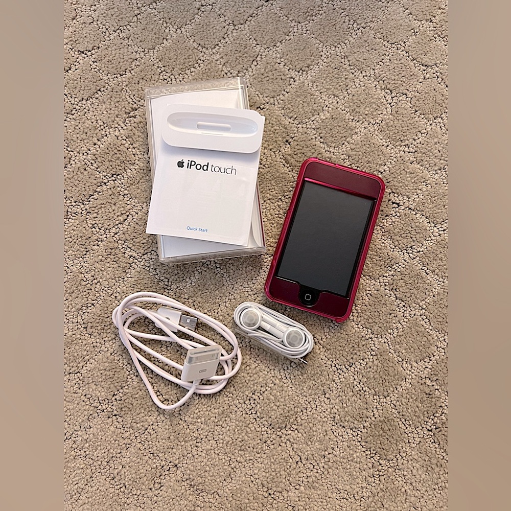 Apple iPod Touch | 2nd Generation | 8 gb | Color: Silver | EUC